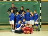 Männliche E-Jugend: stehend v.l. Jasper - Elias - Muhammed - Emre - Leon K. - Nicolas. Kniend v.l. Marius - Jan. Vorn: Marvin und im Hintergrund die Betreuer Tilmann und Judith. Es fehlen Leon R., Tim und Dylan